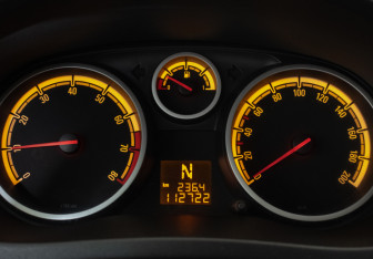 Подержанный автомобиль Opel Corsa 2011 года (12 фото)