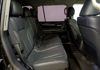 Подержанный автомобиль Lexus LX 2016 года (25 фото)