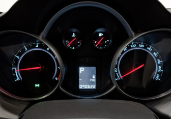 Подержанный автомобиль Chevrolet Cruze Sedan 2014 года (12 фото)