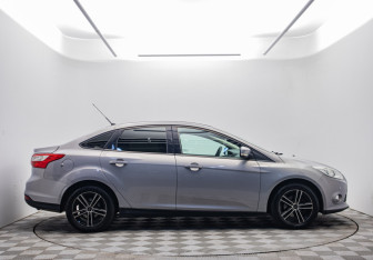 Подержанный автомобиль Ford Focus Sedan 2011 года (4 фото)