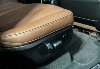 Подержанный автомобиль BMW X7 2024 года (32 фото)
