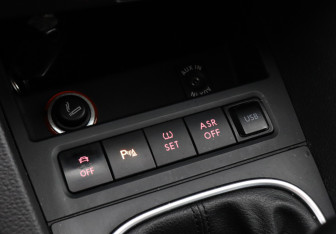 Подержанный автомобиль Volkswagen Jetta Sedan 2012 года (14 фото)