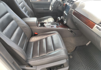 Подержанный автомобиль Volkswagen Touareg 2005 года (9 фото)