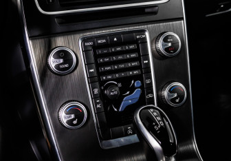 Подержанный автомобиль Volvo S60 2015 года (13 фото)