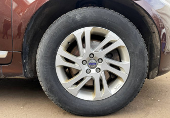 Подержанный автомобиль Volvo XC60 2013 года (13 фото)