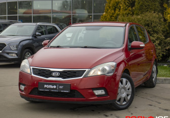Подержанный автомобиль Kia Ceed Hatchback 2011 года (24 фото)