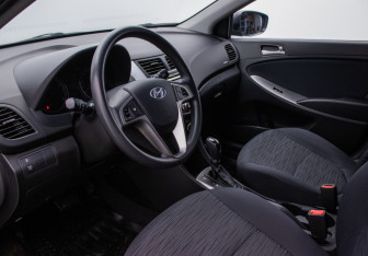 Подержанный автомобиль Hyundai Solaris Hatchback 2015 года (10 фото)