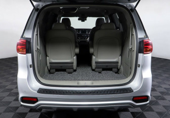 Подержанный автомобиль Kia Carnival 2019 года (23 фото)