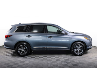 Подержанный автомобиль Infiniti QX60 2016 года (4 фото)
