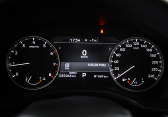 Подержанный автомобиль Mitsubishi Outlander 2022 года (16 фото)