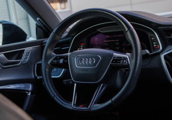 Подержанный автомобиль Audi A7 2020 года (12 фото)