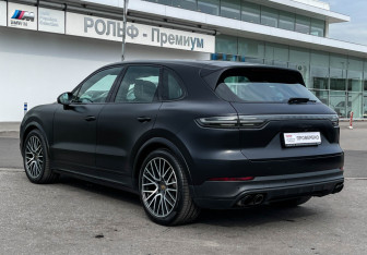 Подержанный автомобиль Porsche Cayenne 2021 года (7 фото)