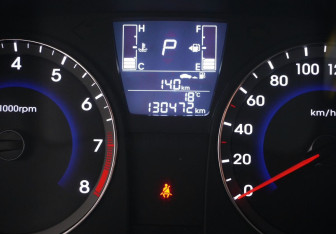 Подержанный автомобиль Hyundai Solaris Hatchback 2015 года (15 фото)