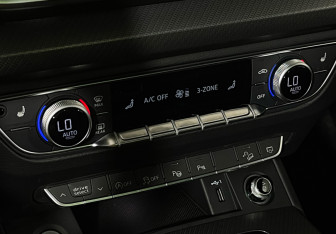 Подержанный автомобиль Audi Q5 2025 года (18 фото)