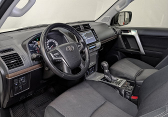 Подержанный автомобиль Toyota Land Cruiser Prado 2021 года (16 фото)