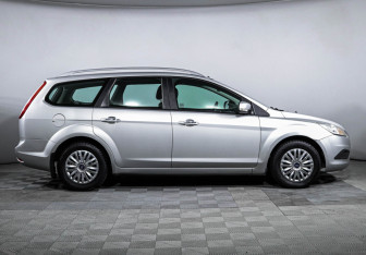 Подержанный автомобиль Ford Focus Wagon 2010 года (4 фото)