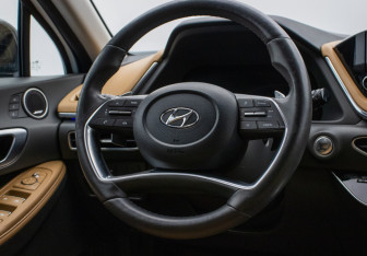 Подержанный автомобиль Hyundai Sonata 2021 года (15 фото)