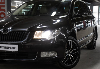 Подержанный автомобиль Skoda Superb Liftback 2012 года (21 фото)