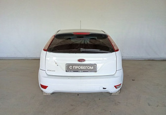 Подержанный автомобиль Ford Focus Hatchback 2010 года (5 фото)