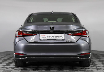 Подержанный автомобиль Lexus ES 2019 года (6 фото)