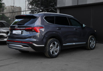 Подержанный автомобиль Hyundai Santa Fe 2022 года (4 фото)