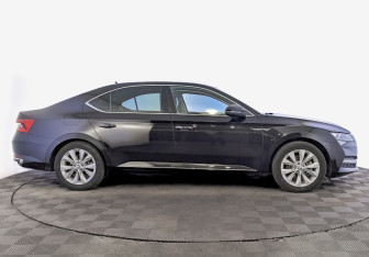 Подержанный автомобиль Skoda Superb Liftback 2020 года (4 фото)