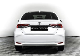Подержанный автомобиль Toyota Corolla Sedan 2019 года (6 фото)