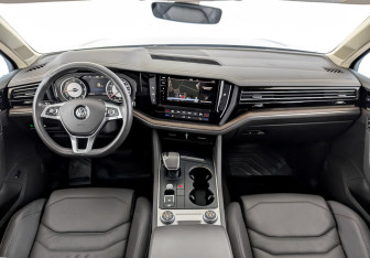 Подержанный автомобиль Volkswagen Touareg 2018 года (14 фото)