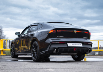 Подержанный автомобиль Changan UNI-V 2022 года (6 фото)