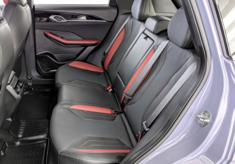 Подержанный автомобиль Geely Coolray 2024 года (12 фото)