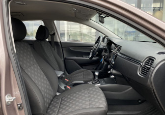 Подержанный автомобиль Kia Rio Hatchback 2019 года (29 фото)