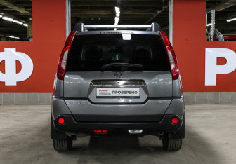 Подержанный автомобиль Nissan X-Trail 2011 года (6 фото)
