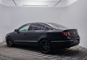 Подержанный автомобиль Volkswagen Passat Sedan 2008 года (7 фото)