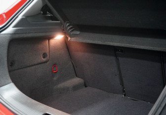 Подержанный автомобиль Opel Astra Hatchback 2008 года (14 фото)