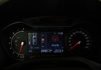 Подержанный автомобиль Ford Mondeo Liftback 2013 года (10 фото)