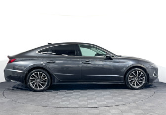 Подержанный автомобиль Hyundai Sonata 2022 года (4 фото)