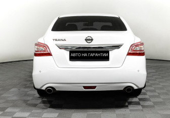 Подержанный автомобиль Nissan Teana 2015 года (6 фото)