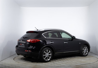 Подержанный автомобиль Infiniti EX 2011 года (5 фото)