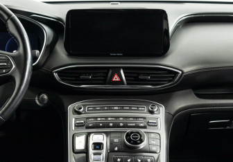 Подержанный автомобиль Hyundai Santa Fe 2022 года (10 фото)