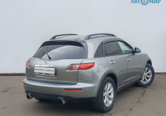Подержанный автомобиль Infiniti FX 2005 года (5 фото)