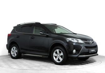 Подержанный автомобиль Toyota RAV4 2013 года (3 фото)
