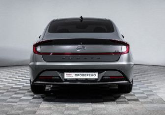 Подержанный автомобиль Hyundai Sonata 2022 года (6 фото)
