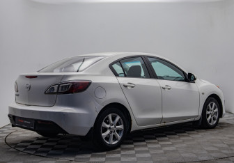 Подержанный автомобиль Mazda 3 Sedan 2011 года (5 фото)