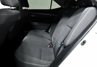 Подержанный автомобиль Toyota Corolla Sedan 2018 года (13 фото)