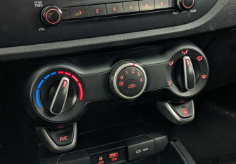 Подержанный автомобиль Kia Rio Hatchback 2019 года (25 фото)