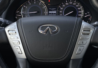 Подержанный автомобиль Infiniti QX80 2018 года (17 фото)