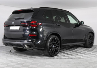 Подержанный автомобиль BMW X5 2023 года (2 фото)
