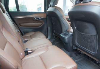 Подержанный автомобиль Volvo XC90 2019 года (10 фото)
