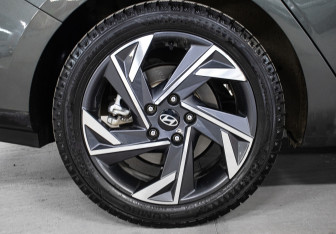 Подержанный автомобиль Hyundai Elantra Sedan 2024 года (24 фото)