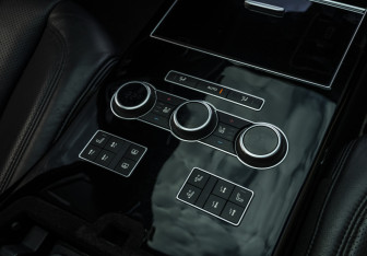 Подержанный автомобиль Land Rover Range Rover 2015 года (18 фото)